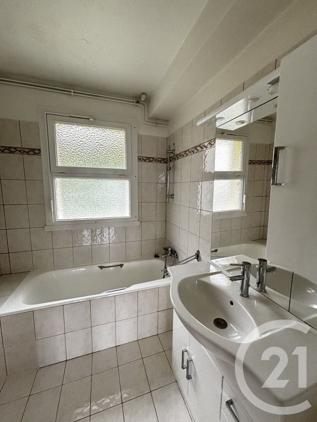 Afficher la photo en grand Appartement T3 à louer - 3 pièces - 68,68 m2 - Evian Les Bains - 74 - RHONE-ALPES