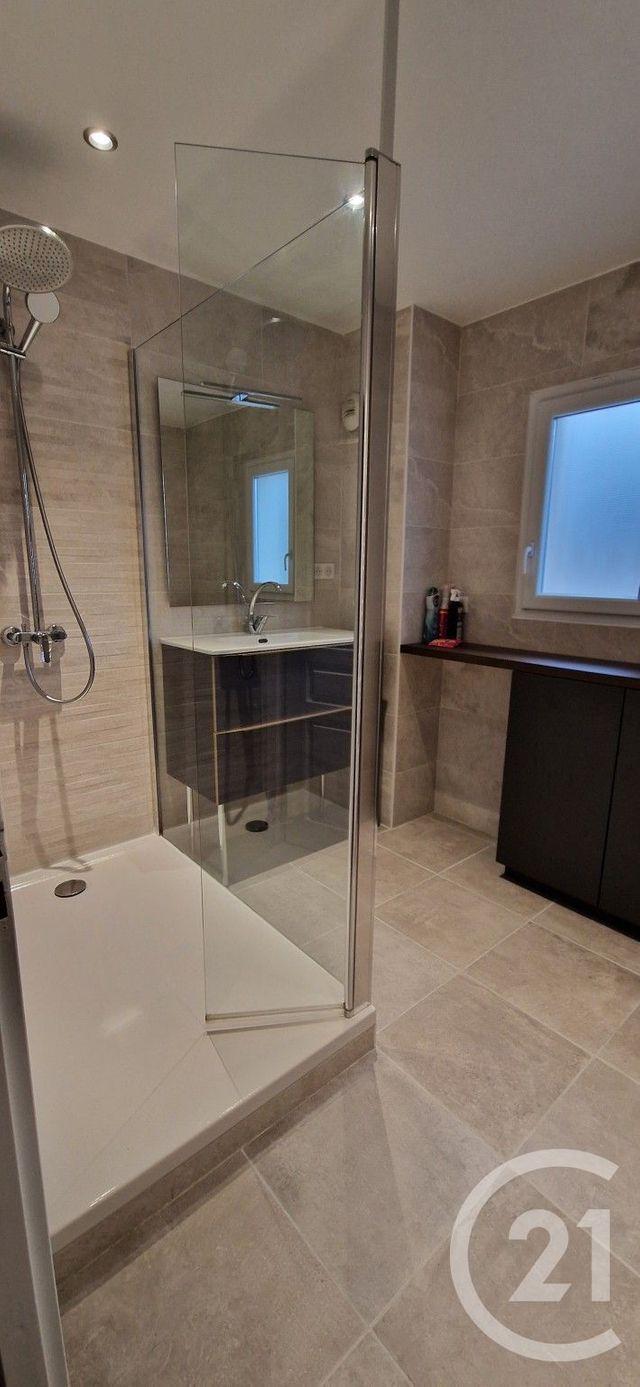 Appartement T3 &agrave; louer - 3 pi&egrave;ces - 82,21 m2 - Evian Les Bains - 74 - RHONE-ALPES